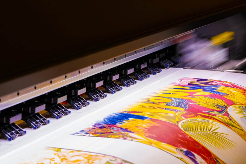 The differences and advantages between UV printing and traditional printing